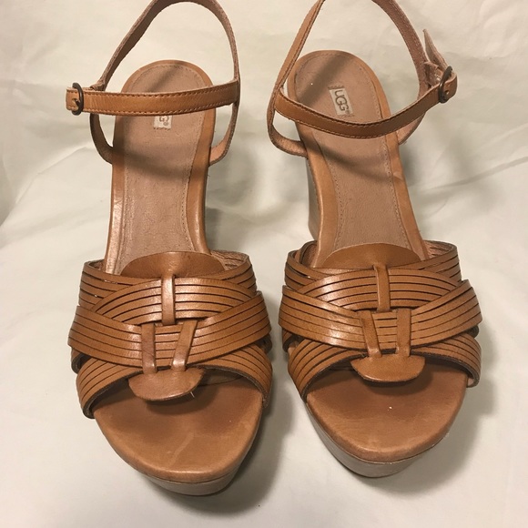 🌟 UGG women’s wedge sandals - Picture 2 of 4